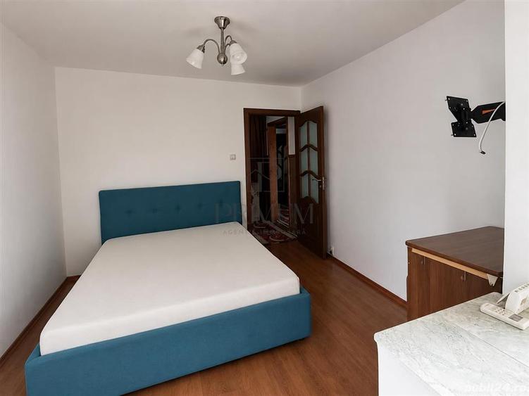 Apartament cu 3 camere decomandat în Girocului