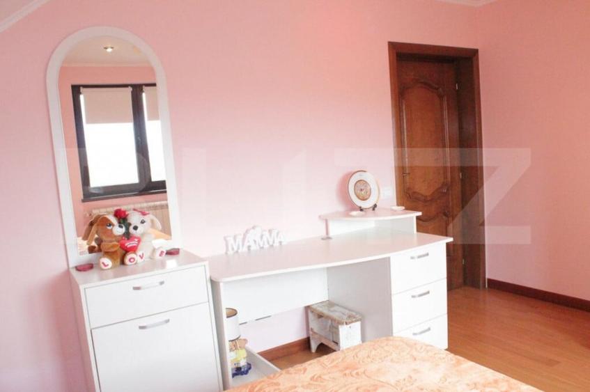 Casă cu 5 camere cu Teren 1200 Mp în Central