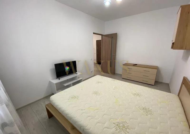 Apartament cu 3 camere semidecomandat, mobilat în Florești