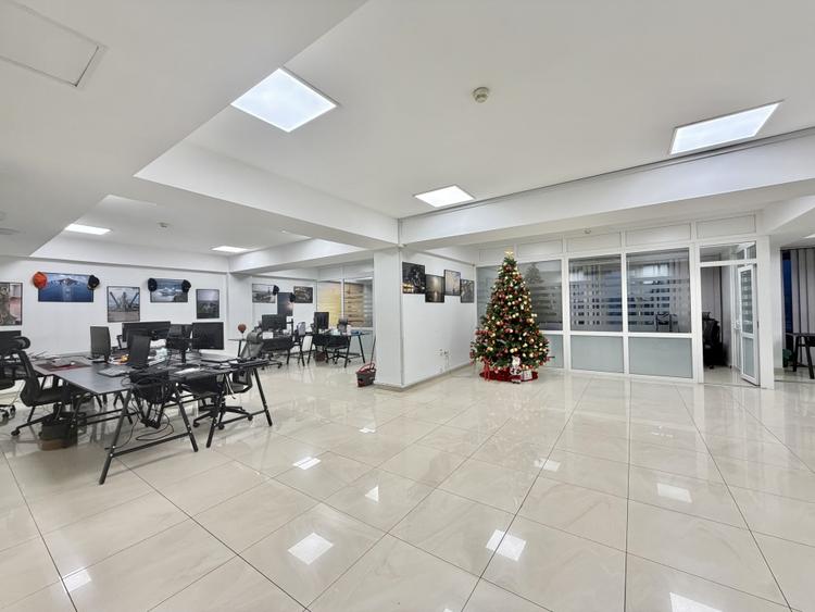 Spațiu comercial, de 200 mp, în Central