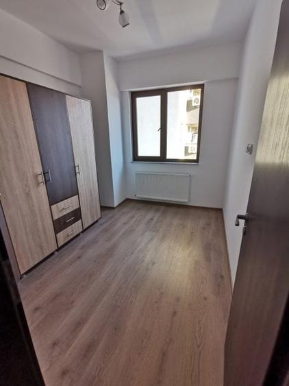 Apartament cu 3 camere semidecomandat în Păcurari
