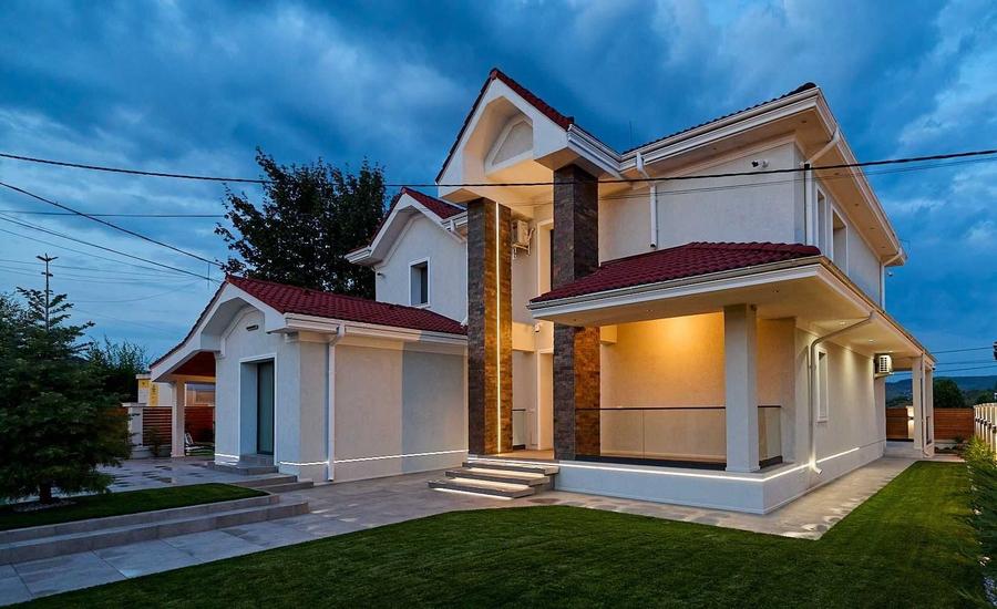 Casă cu 4 camere în Alexandru I. Cuza