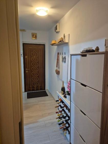 Apartament cu 3 camere decomandat, mobilat în Noua