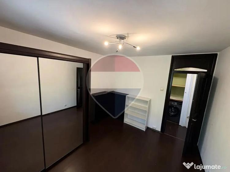 Apartament cu 4 camere semidecomandat în Traian