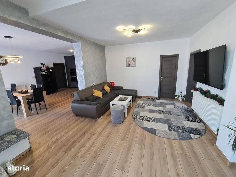 Casă cu 4 camere decomandat în Central