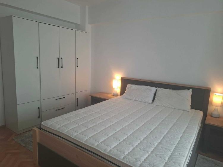 Apartament cu 3 camere decomandat în Decebal