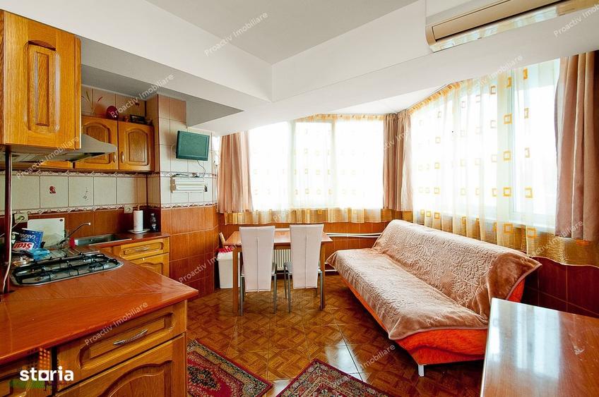 Apartament cu 3 camere decomandat, mobilat în Faleză