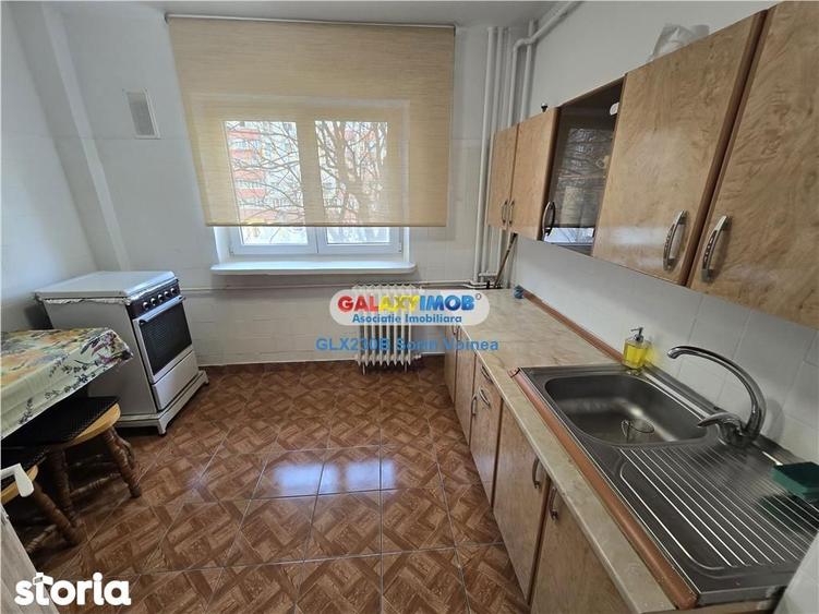 Apartament cu 3 camere semidecomandat în Central