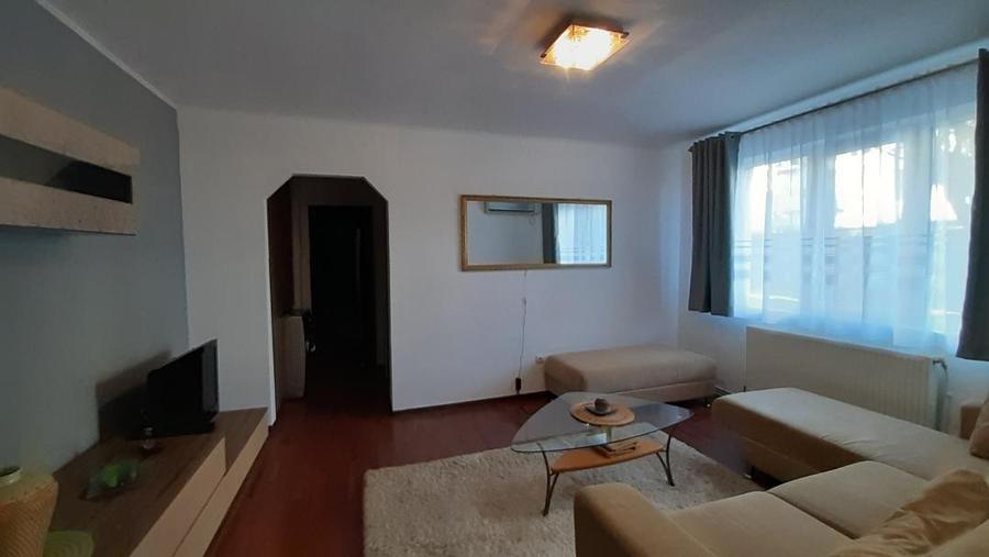 Apartament cu 2 camere semidecomandat, mobilat în Central