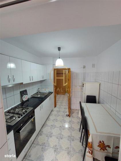 Apartament cu 3 camere decomandat, mobilat în Nicolina