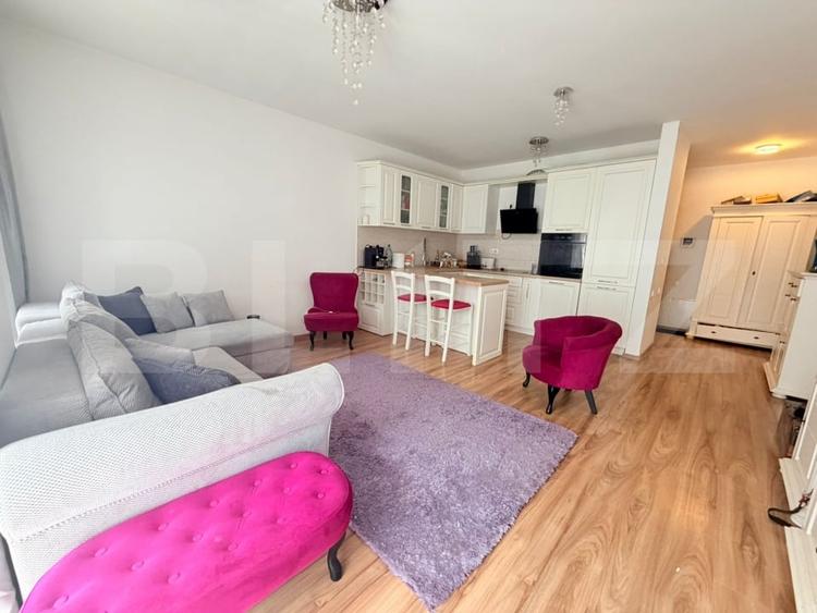 Apartament cu 2 camere semidecomandat, mobilat în Bună Ziua