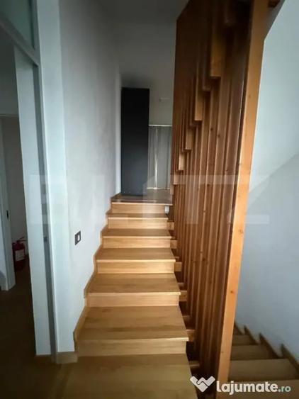 Casă cu 7 camere cu Teren 163 Mp în Lucian Blaga