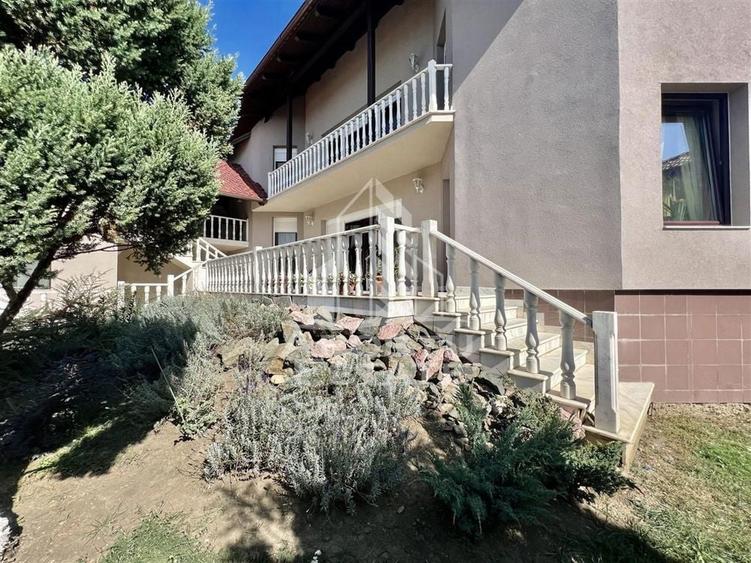 Casă cu 9 camere cu Teren 1344 Mp în Grădiște