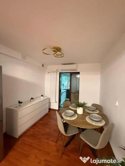 Apartament cu 4 camere decomandat în Central