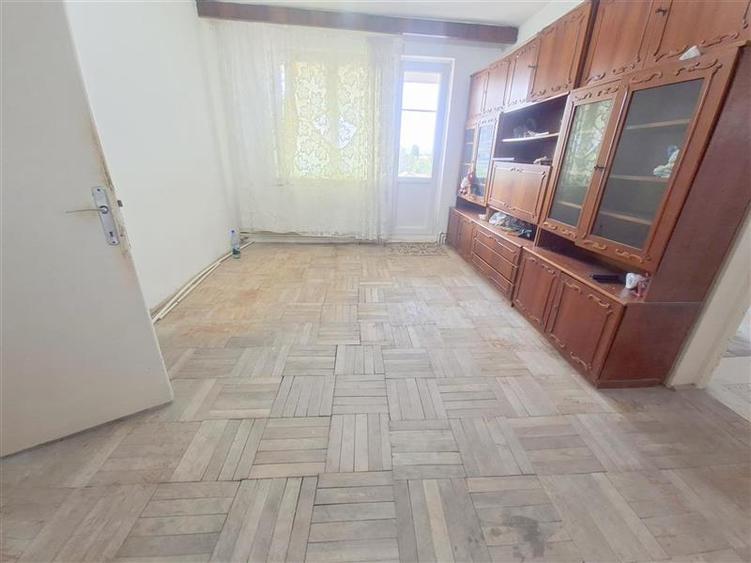 Apartament cu 2 camere semidecomandat în 9 Mai