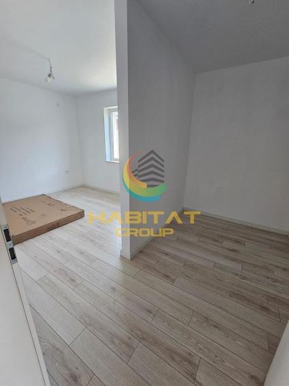 Penthouse cu 4 camere decomandat în Metalurgiei