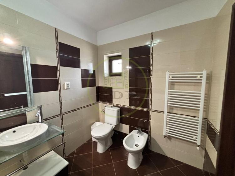 Casă individuală cu 5 camere cu Canalizare în Exterior Nord