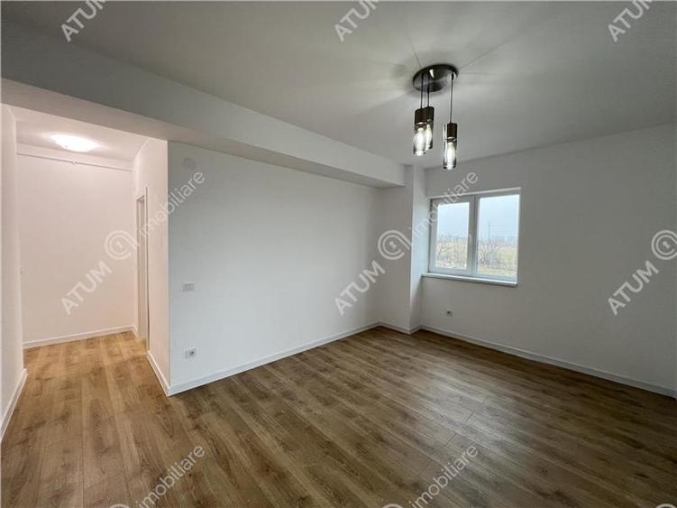 Apartament cu 3 camere si 2 bai la etajul 1 zona Calea Surii Mici - 1