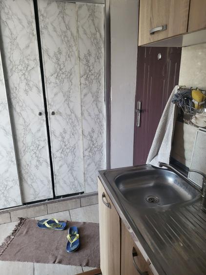 Vand camera transformata in garsoniers - 5