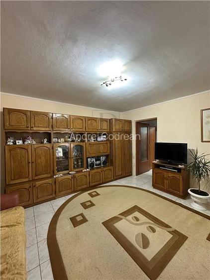 Buziasului - 2 Camere - Centrala termica proprie - Foarte spatios - Bloc anvelop