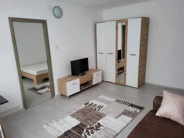 Proprietar inchiriez apartament 2 camere mobilat si utilat - 1