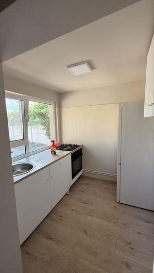 Inchiriez apartament la curte - 2