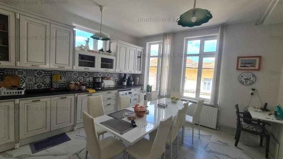 Apartament 3 camere la casa Centru Istoric utilat,mobilat 265000Eur - 1