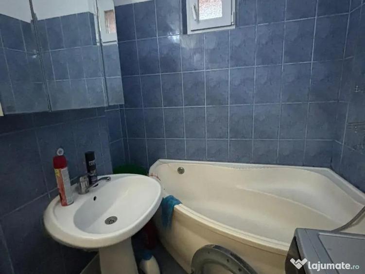 Apartament 3 camere de vanzare zona centrala Buhusi - 1