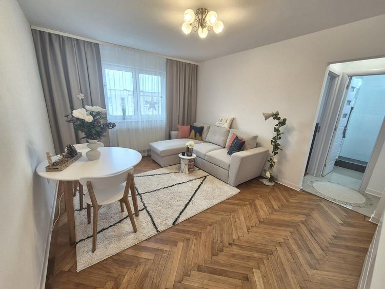 Vanzare Apartament 2 camere cochet mobilat si utilat complet de lux - 1