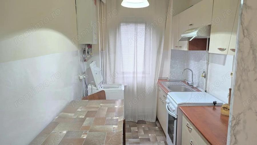 Inchiriez apartament 2 camere in Deva, zona Piata Centrala, decomandat, etaj 3, suprafata utila 48 m - 2