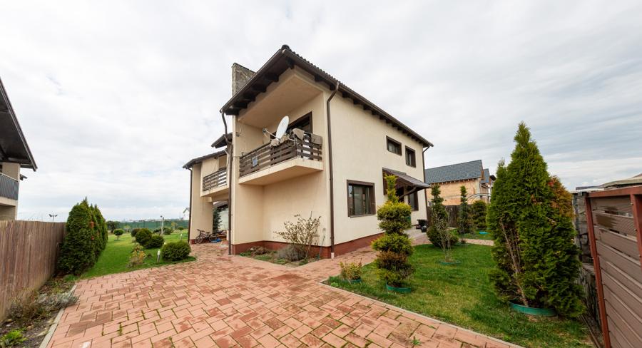 DE VANZARE - casă de familie deosebită în Sânpetru – teren de 1644 mp - 1