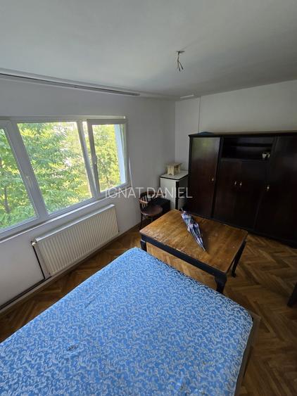 Apartament cu 2 camere, etaj 2/4, zona Podul de Piatra
