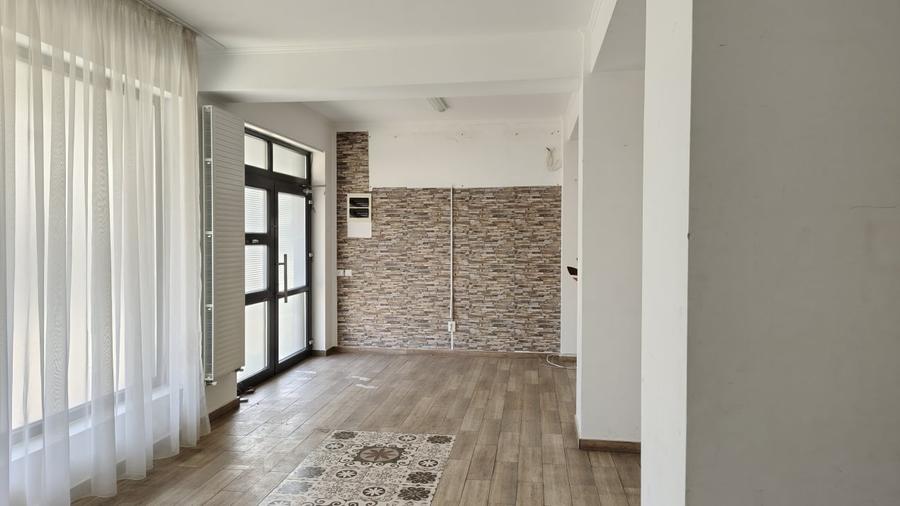 Spatiu Comercial Stradal - 3