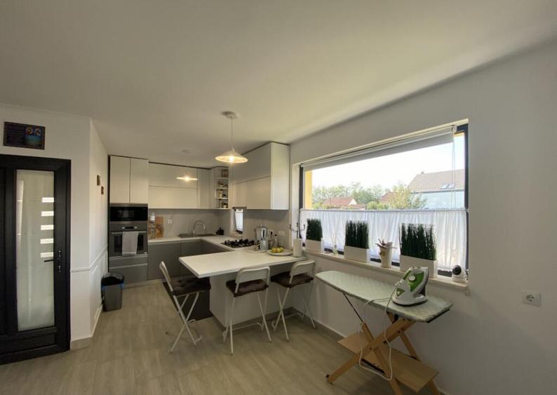 Casa individuala mobilata elegant, 4 camere, 2 bai, gra - 13