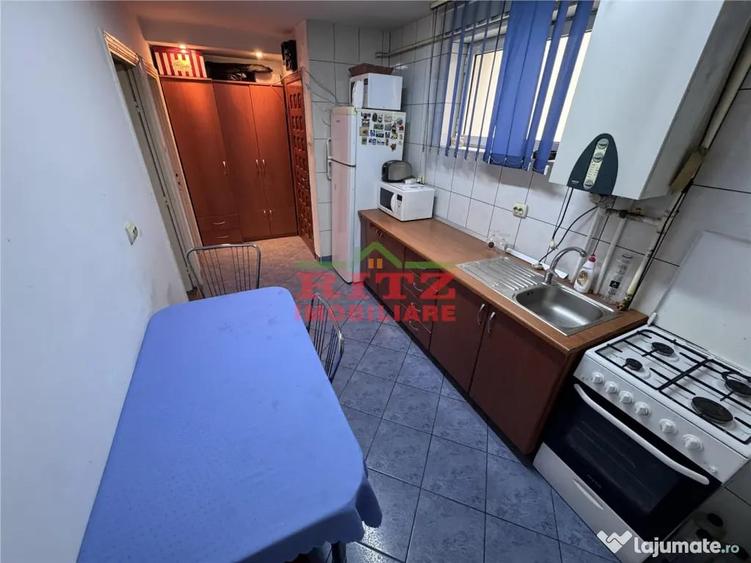 Apartament cu 3 camere decomandat în Zahana