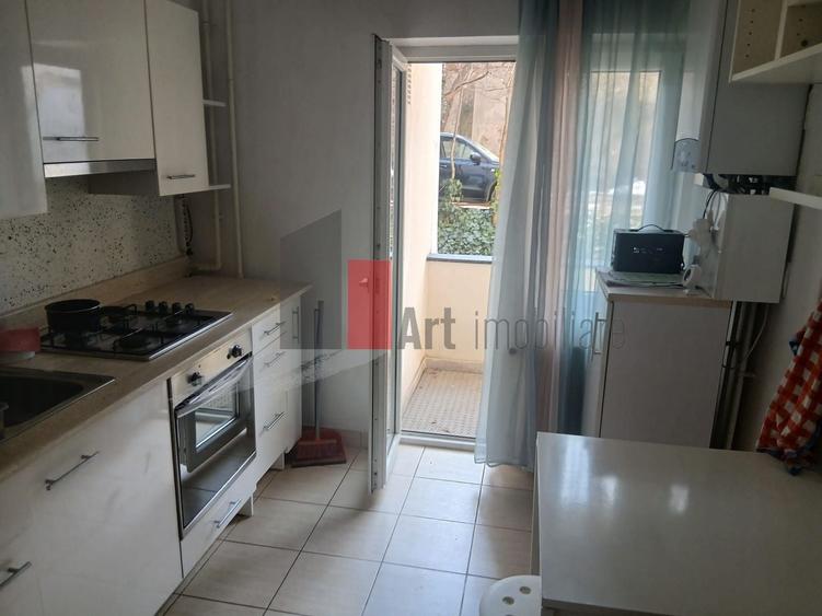 3 Camere Universitate - Parcul Cismigiu - 1