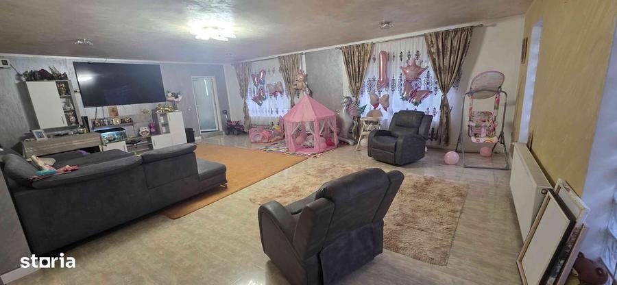 Casa separata cu teren generos de 3650mp - 3