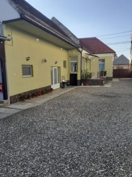 Casa zona ultracentrală, vis-a-vis PENNY Săcele, 2000 mp - 1