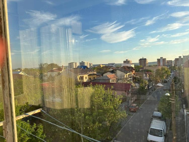 Garsonieră decomandată, mobilată în Craiovița Nouă