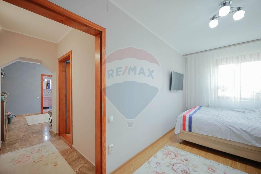 De vanzare Apartament cu 4 camere, langa Podul Centenarului - 35