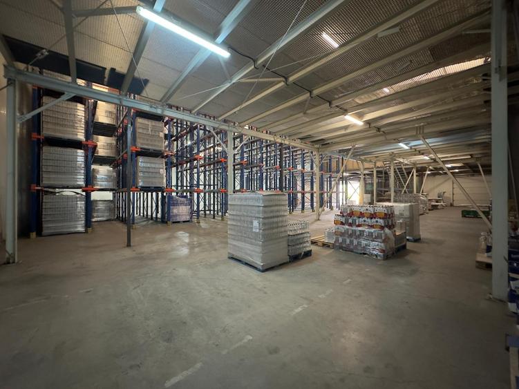 Hala/ showroom de la 300mp la 1796mp, eventual rafturi, zona Vama Iasi - 15