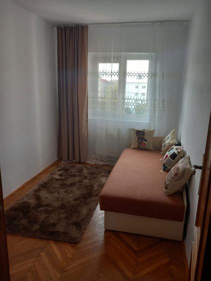 Inchiriez apartament 3 camere zona Lipivei - 3