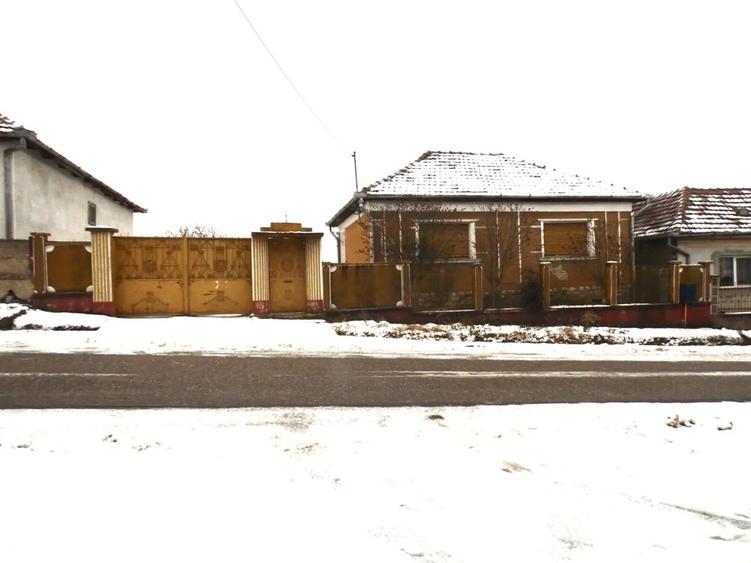 De vanzare cas tradi?ional in Cord u Bihor, dublu front stradal - 4