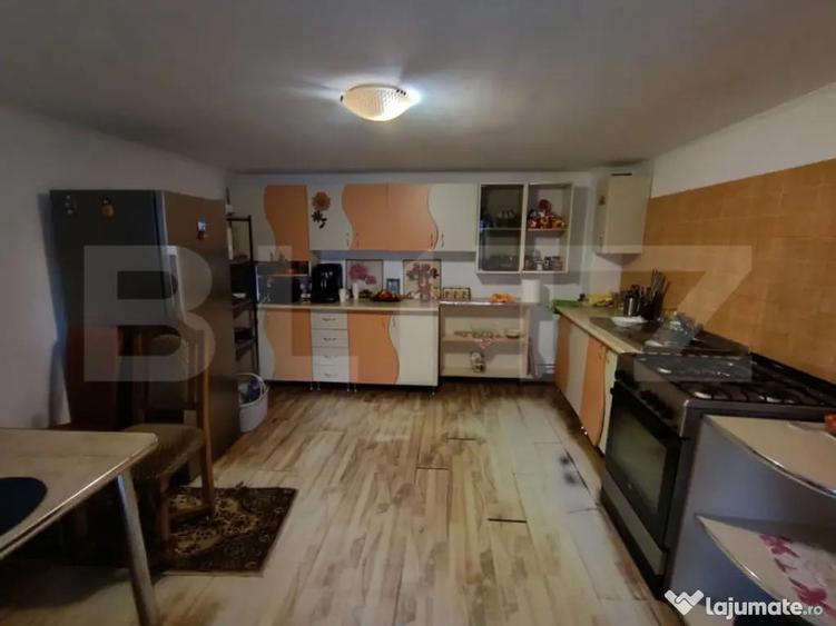 Casa cu 3 camere,baie, bucatarie,anexe.pivni?a teren 800 m - 7