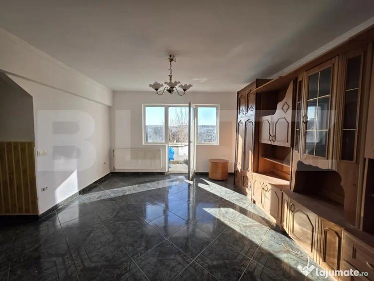 Apartament cu 3 camere decomandat în Micro 16