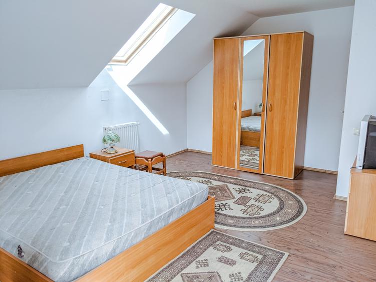 Casă individuală cu 10 camere cu Teren 600 Mp în Baciu