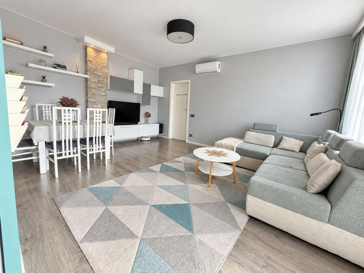 Apartament cu 3 camere semidecomandat, mobilat în Florești