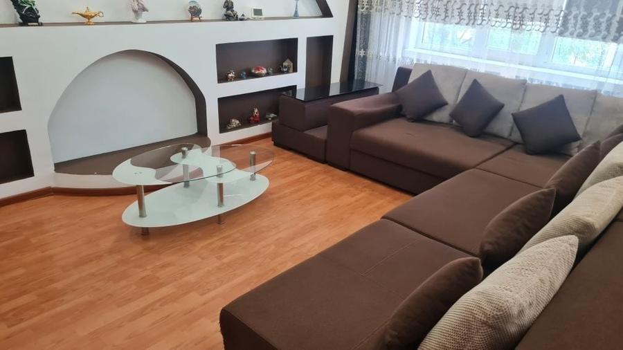 Apartament cu 3 camere decomandat în Craiovița Nouă