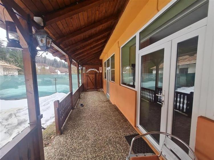 Incadrata de 4.200mp teren, Vila cu potential turistic, in inima Predealului - 35