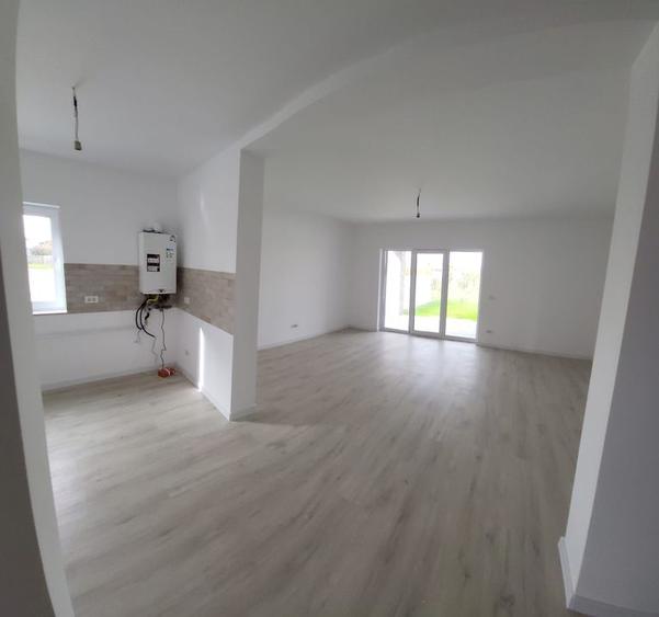 1\2 Duplex Utvin P+E,5 Camere,2 Bai,Toate Utilitatile - 4